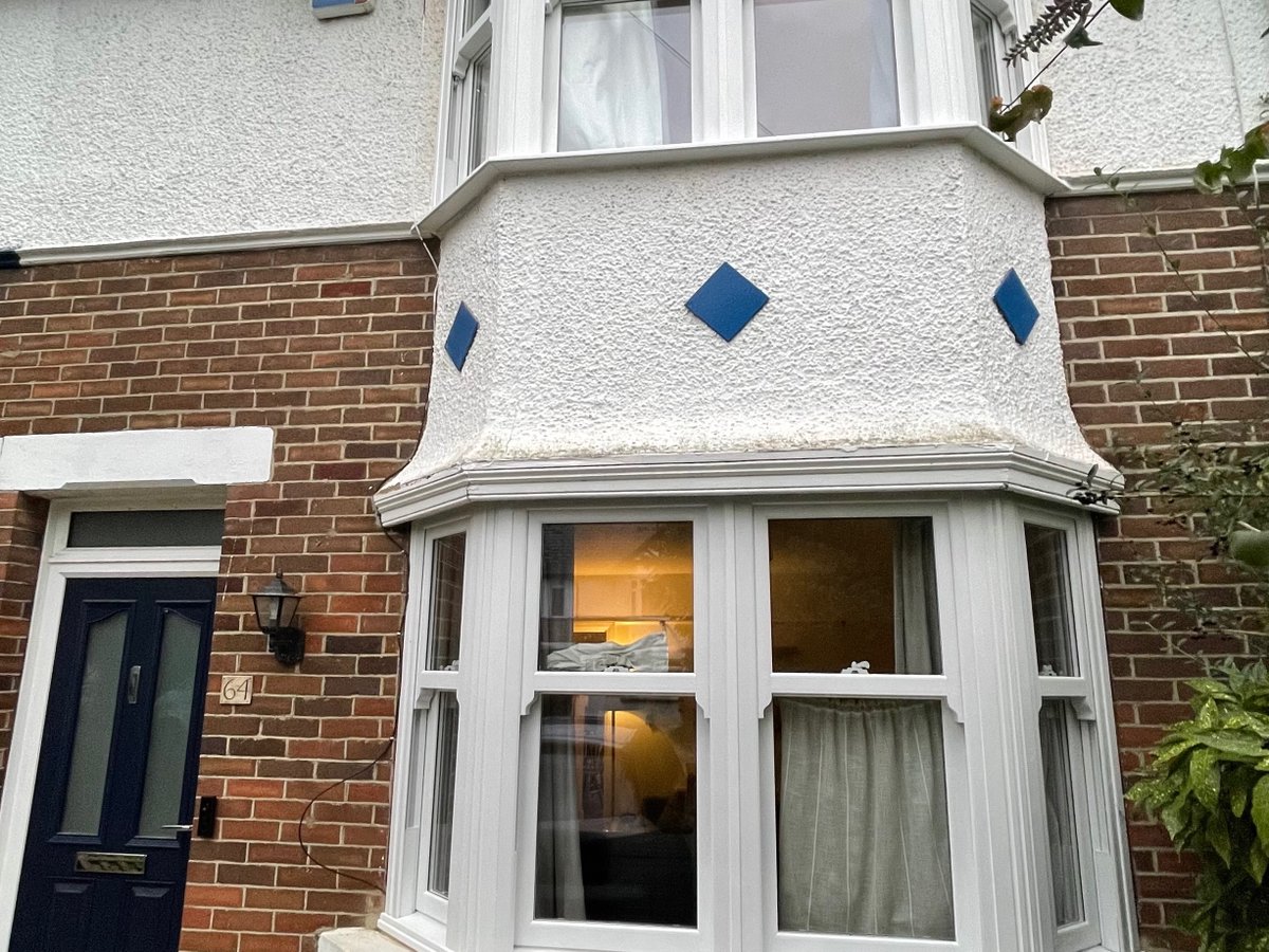 HappyBrian12's tweet photo. PVC double glazing with sliding sash windows in white. Great value and authentic features such as decorative horns #upvcwindows #window #homeimprovement #upvc #windows #modernise #whiteupvc #localcompany #localbusiness #happybrian.co.uk https://t.co/I7LIo8EUVL
