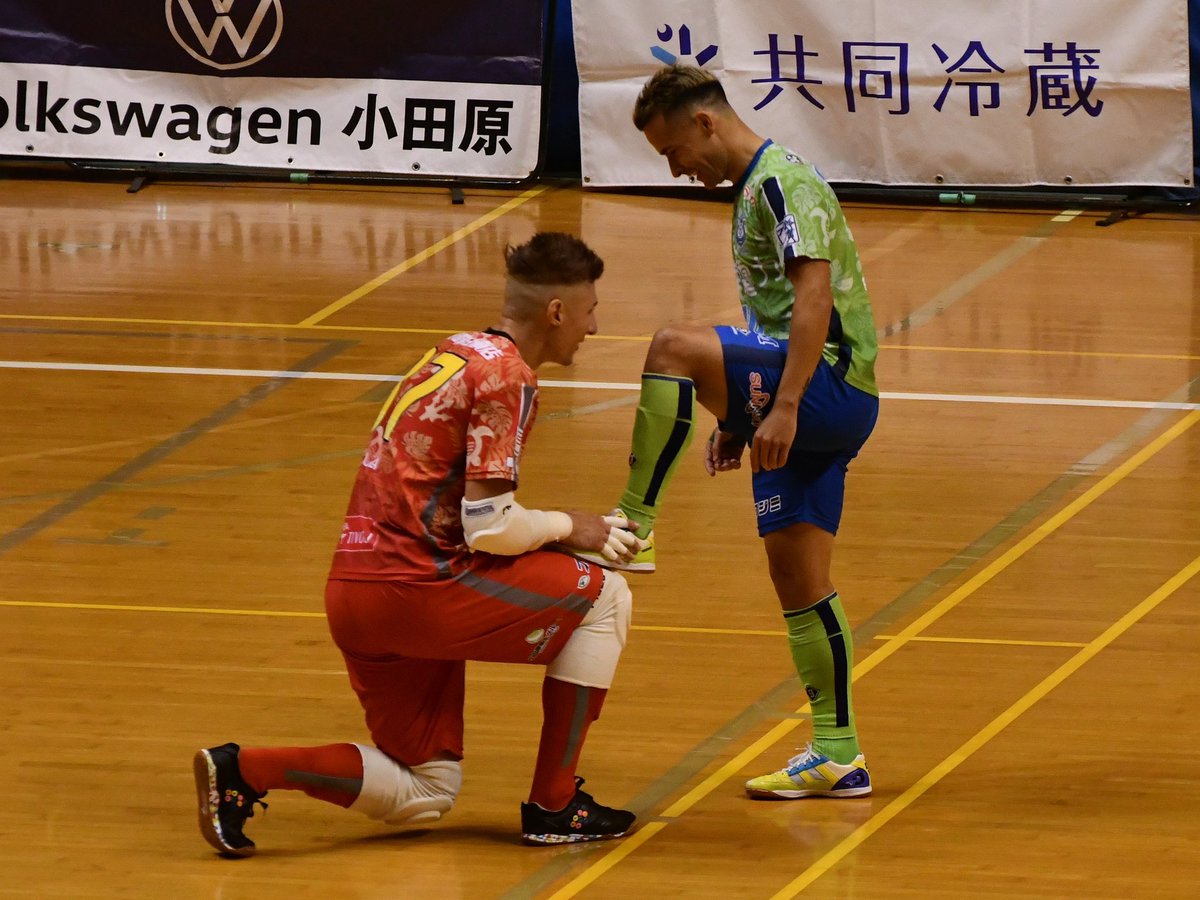 hirogoal's tweet photo. 炸裂した黄金の左!!
圧巻のハットトリック!!
Pé esquerdo dourado!!
Rodrigo é o orgulho de Shonan.
#bellmare_f #湘南ベルマーレフットサルクラブ #fleague #futsal #fリーグ #rodrigosouza #ハットトリック https://t.co/rV7Mo9jcaX