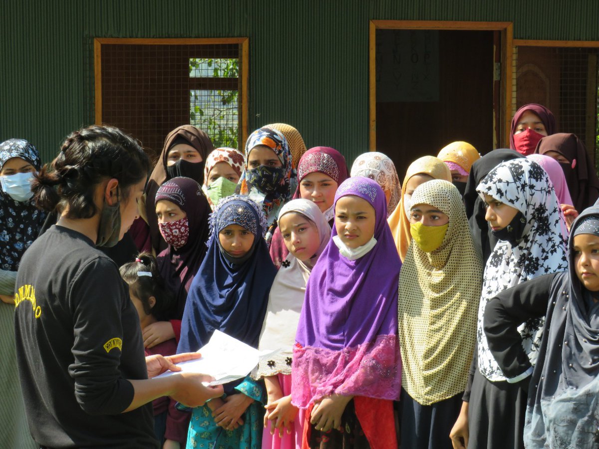 AwamFor's tweet photo. 𝗦𝗘𝗟𝗙 𝗗𝗘𝗙𝗘𝗡𝗖𝗘 𝗧𝗘𝗖𝗛𝗡𝗜𝗤𝗨𝗘 
Day 2 of lecture cum demonstration at Govt Higher Secondary #School in J&amp;K  organised by #IndianArmy
A totol of 32 #girls participated in the event. 
#Jk #LFC
#womenempowerment
#INDvSCO 
#لبنان 
#الشباب_النصر 
#ASTROWORLDFest https://t.co/Useo0HePXz