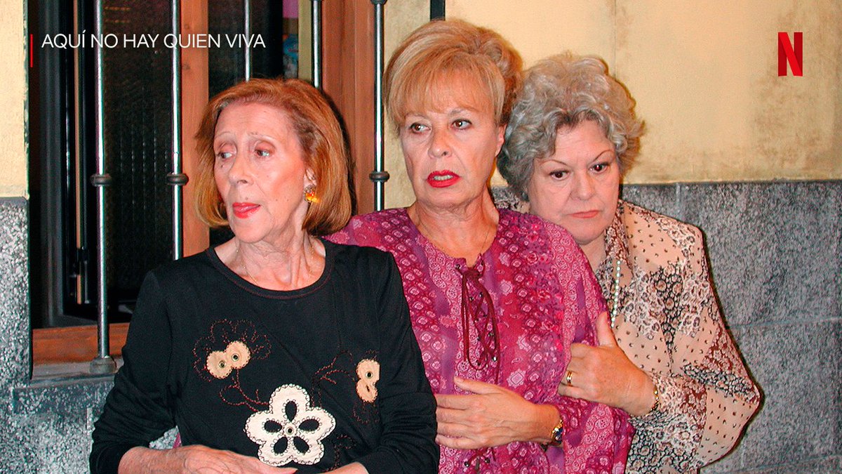 NetflixES's tweet image. Tú y tus amigas en la cola de la discoteca viendo cómo subís la media de edad:
