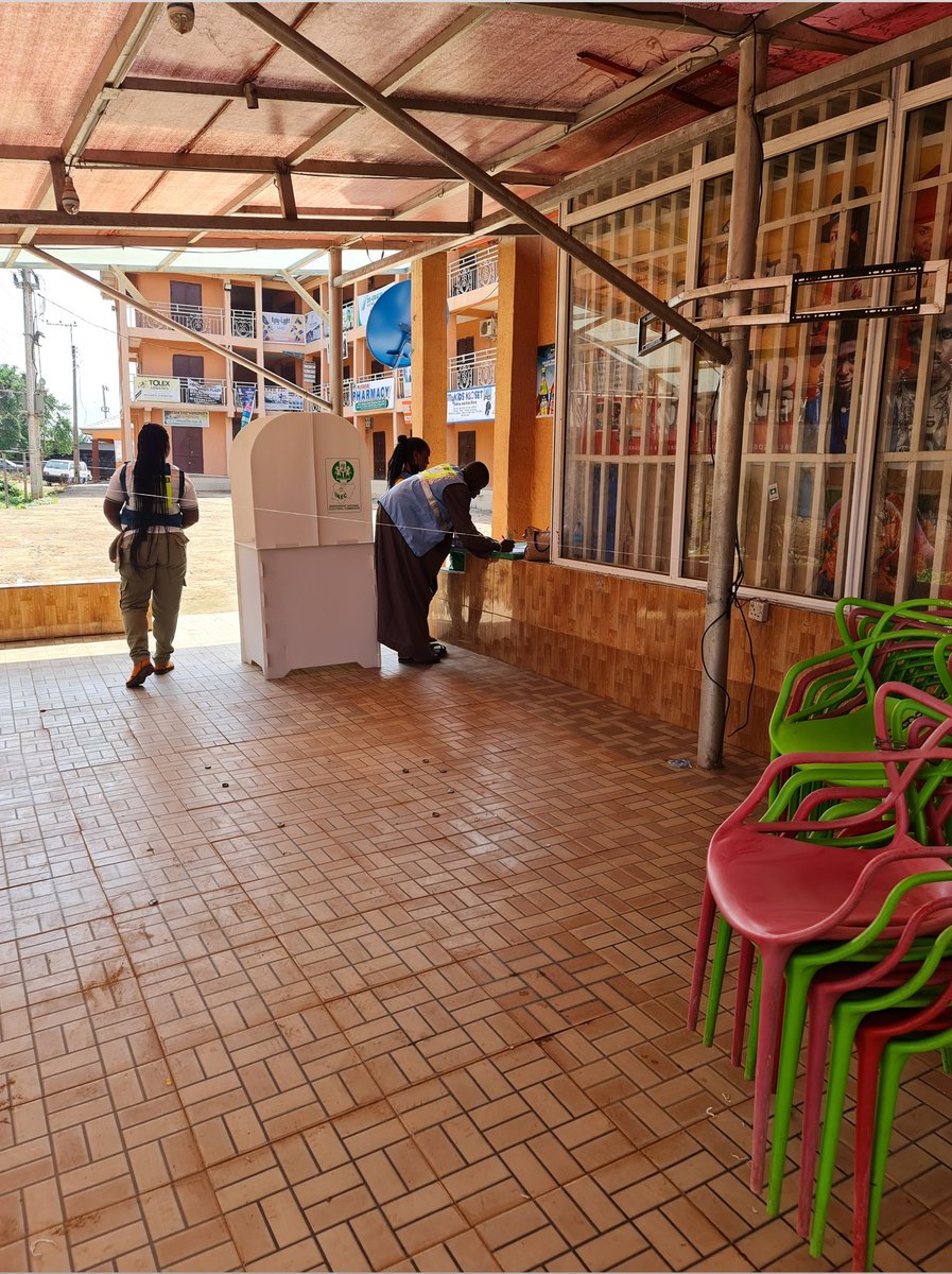 DCynthiaM's tweet photo. Set-up of PU still ongoing by 10:25am at Agu Oka, PU 024, Kwata Junction open space, beside Pax Christ, Awka South. This is one of the new Pollong unit with 8 registered voters.  #AnambraDecides2021 @YIAGA #WatchingTheVote https://t.co/udageAZQlm