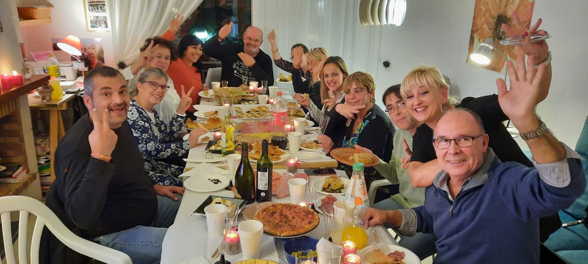 JuditAlujes's tweet photo. Avui ha sigut una gran nit ! #Equipasuuu a #Tutiple 💪 #Reunio #Sopar #Calafellcontraelcancer a ca la Judit Alujes Capdevila .

Preparant la #campanya de #Nadal  #Any2022 #Reorganitzant #Grupsdetreball #Novesidees #Millorant i celebrant que el treball en equip és garantia d'èxit https://t.co/GOQWdL5Vv9