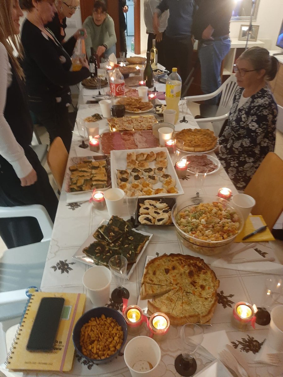 JuditAlujes's tweet photo. Avui ha sigut una gran nit ! #Equipasuuu a #Tutiple 💪 #Reunio #Sopar #Calafellcontraelcancer a ca la Judit Alujes Capdevila .

Preparant la #campanya de #Nadal  #Any2022 #Reorganitzant #Grupsdetreball #Novesidees #Millorant i celebrant que el treball en equip és garantia d'èxit https://t.co/GOQWdL5Vv9