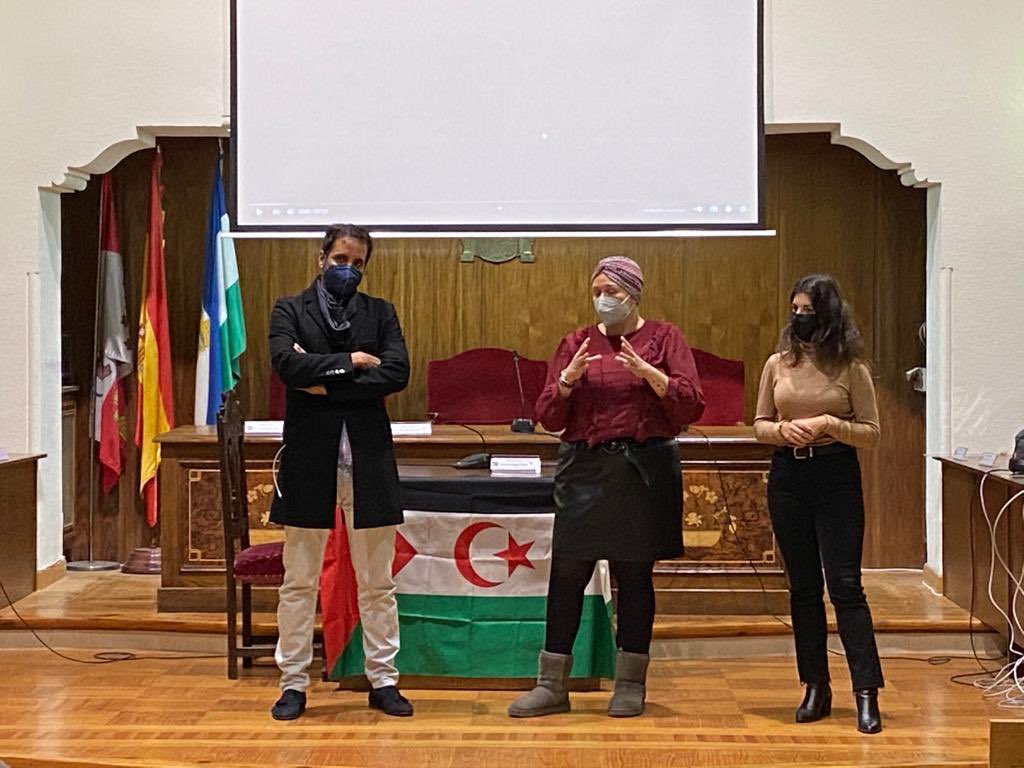 Rasd_TVOficial's tweet photo. Coincidiendo con el 46 anv. de la vergonzosa “Marcha Verde” marroquí para ocupar el #SaharaOccidental y el 11 Anv. del desmantelamiento del campamento de #Gdeim Izik, el colectivo @espisahara organiza coloquio sobre la actual situación y heroica resistencia del pueblo saharaui https://t.co/5TgQWw4Ptc
