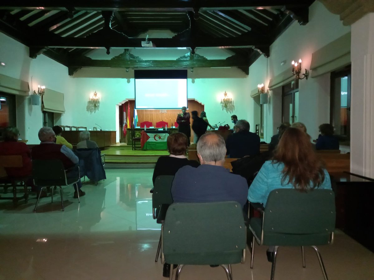 Rasd_TVOficial's tweet photo. Coincidiendo con el 46 anv. de la vergonzosa “Marcha Verde” marroquí para ocupar el #SaharaOccidental y el 11 Anv. del desmantelamiento del campamento de #Gdeim Izik, el colectivo @espisahara organiza coloquio sobre la actual situación y heroica resistencia del pueblo saharaui https://t.co/5TgQWw4Ptc
