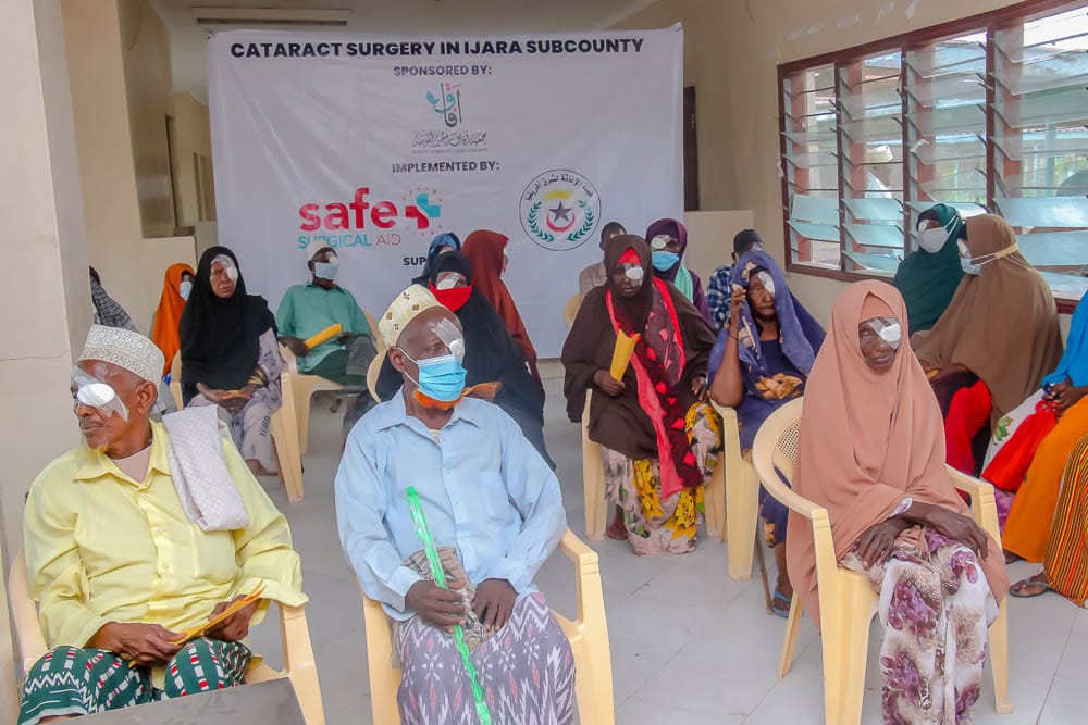 DrDualeJnr's tweet photo. #Day2OfMasalaniEyeCamp.
Eye specialists from @SafeSurgicalAid are in masalani for the second day of the eye camp.

ManshaAllah.

Good work team

Ijara resident Appreciated Well.

#NoOneLeaveBehind. @Tusheey https://t.co/VImYiVq0Gr