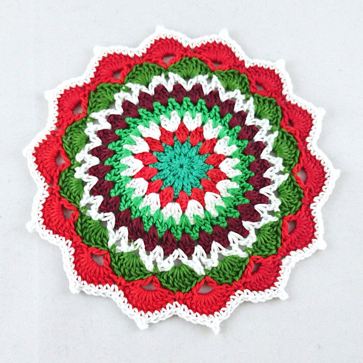 BezCreations's tweet image. Pretty little crochet doilies in festive colours, great Christmas decor for side tables/units window sills and shelves 🎄☃️🎁
ow.ly/52Mv30rYQBL #ukgiftam #crafturday #favehandmade #atsopro #shopindie