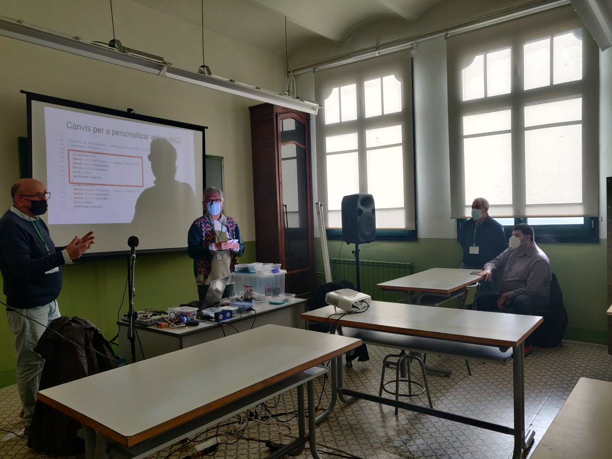 vilassardedalt's tweet photo. A l'Espai Cívic Les Escoles, presentació de l'Associació #Coixinet amb xerrades i demostracions al voltant de la tecnologia https://t.co/OwPeVdyIx1