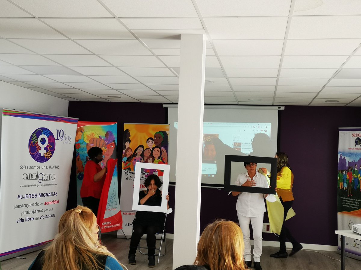 tatianaretamozq's tweet photo. Inicia nuestra jornada @AsoAmalgama #CuidarmeEsQuererme con una performance que denuncia las diferentes violencias que atraviesan los cuerpos de las mujeres migrantes en #Cethyc https://t.co/vIIHlajwub