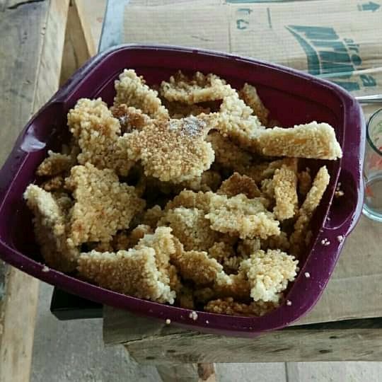 efendims6's tweet photo. hidup lah seperti krak nasi
meskipun sisah tapi masih bisah di olah kembali......

# kerak nasi goreng bukan renginang lo....# https://t.co/8YgscnHtUv