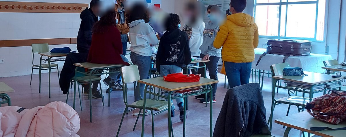 MariaGInfante's tweet photo. #ProgramaExtracurricularAACC en el @IES_Ribera de #Valladolid. Taller de Escritura Creativa ✍✍✍ "Entre letras anda el juego"🗒🗒🗒.  Gracias al profesorado 👩‍🏫👨‍🏫 @educacyl @CREE_CYL https://t.co/8Xhi6AkkmN