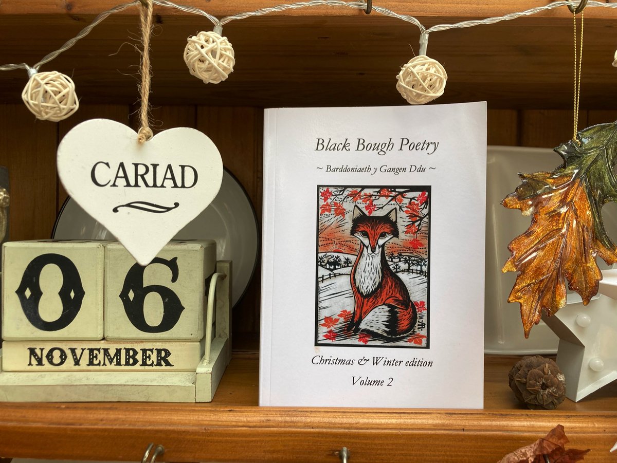 blackboughpoems's tweet photo. ‘we stocked up light, stoked the days to kindle / cold mornings into flame’
Just beautiful work in the Christmas-winter edition by award-winning author of the excellent ‘Bone House’ - Kathy Miles, also #BBmicro2 joint winner 💎 🍁 ❄️ 🪵 🔥 🏴@Kathym974
https://t.co/NyWxxWXkK6 https://t.co/VUkkRzNM8W