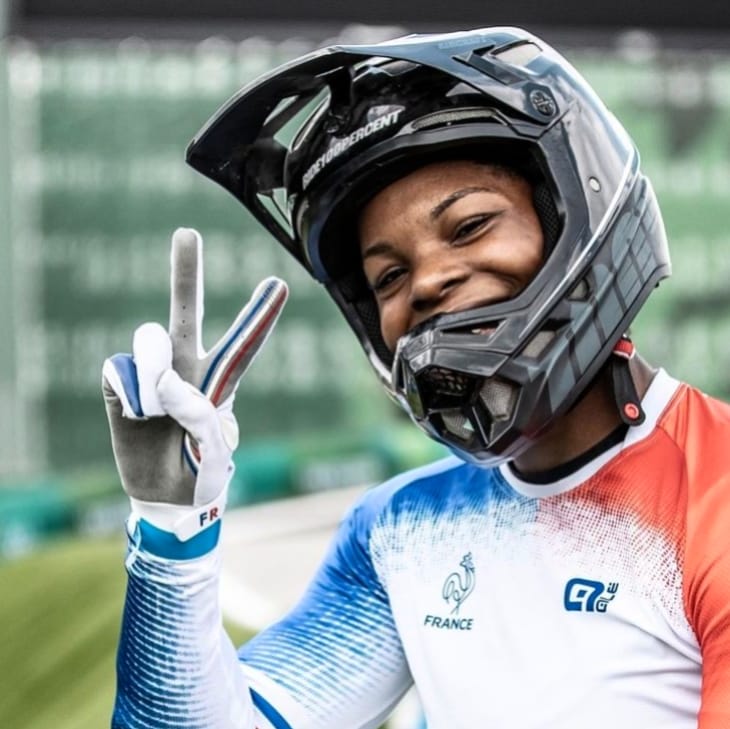 L20h24's tweet photo. 🚴‍♀️🌪️🌪️ Et c'est la pilote de BMX race Axelle Étienne qui complète notre quatuor d'invités ! 

Un sprint de 400 mètres en confrontation, avec des bosses et des sauts : le BMX race est un condensé de sensations. https://t.co/UIG8VmWV8N