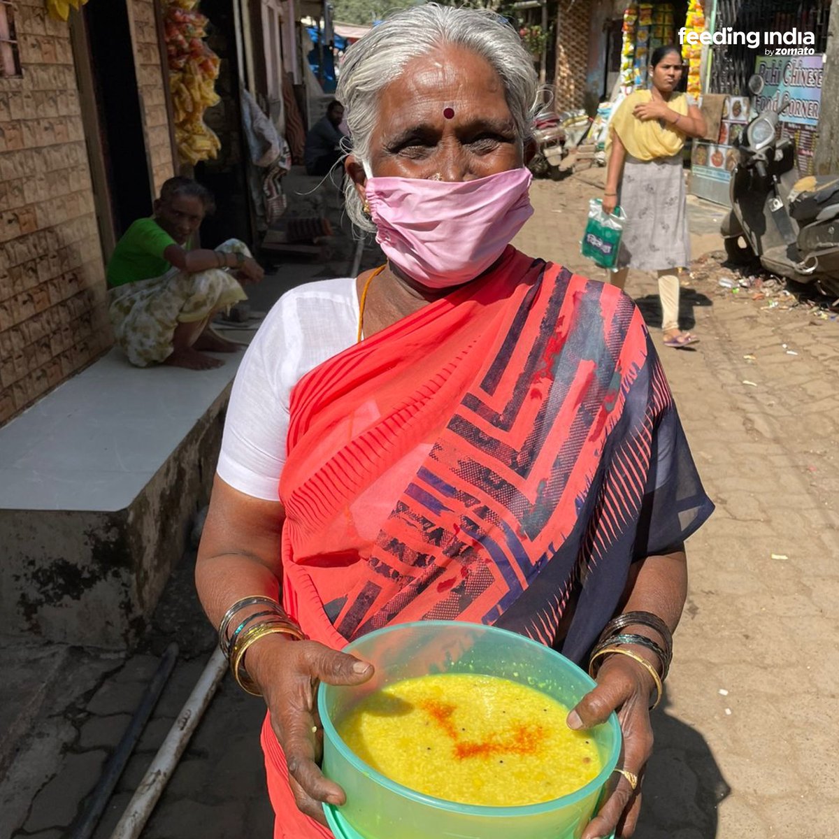 FeedingIndia's tweet image. Spot the smile!😄 Every donation you make goes towards serving meals that provide nutrition, comfort and smiles.

Contribute today via the link in bio.

#FeedingIndia #DailyFeedingProgram #ZeroHunger