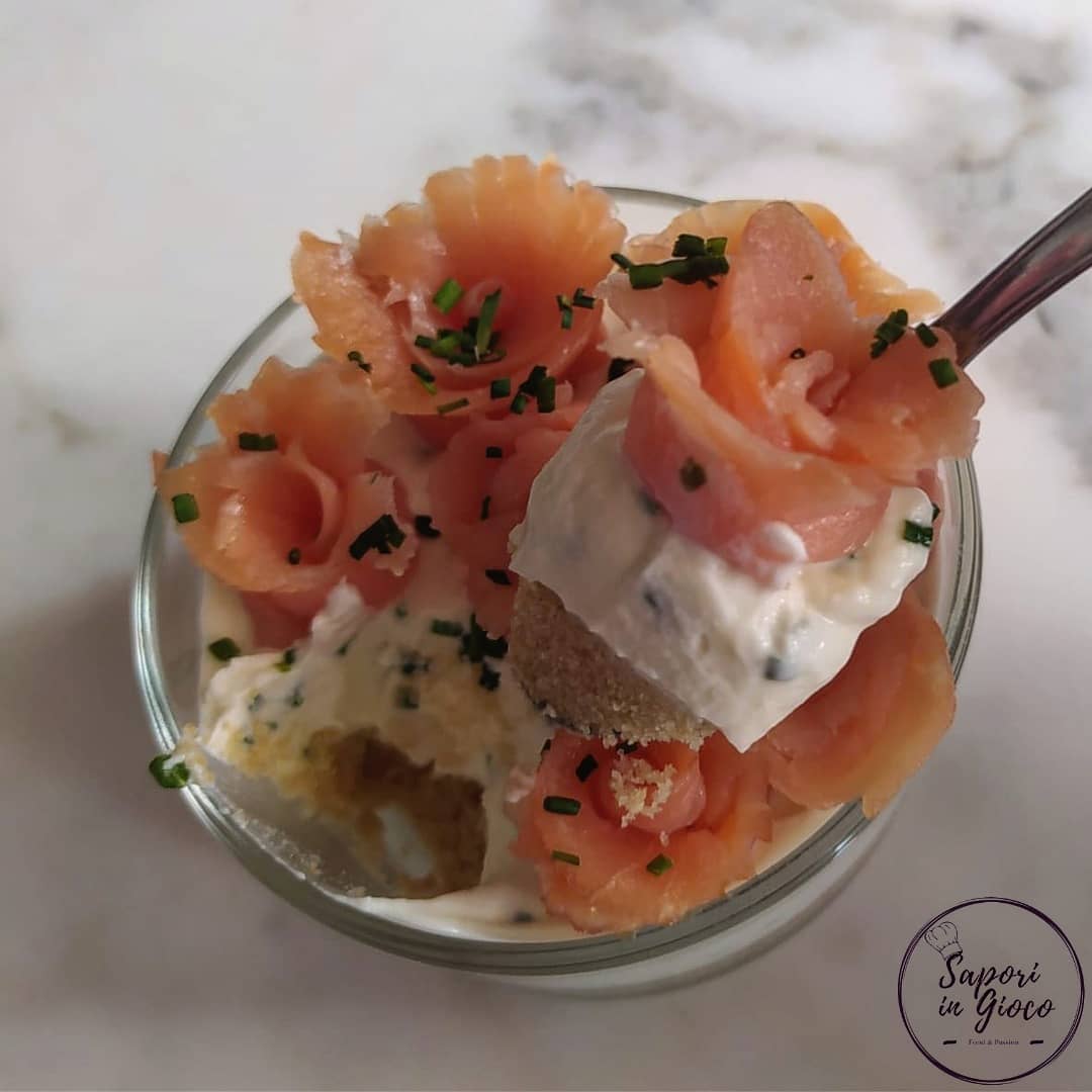 SaporiInGioco's tweet photo. Idea per concludere il pranzo?😜
"Cheesecake al salmone con erba cipollina e friselle" 🌹🌹🌹🤤🤤

#salmone #cheesecake #homemade #fattoincasa #foodart https://t.co/7qv2ouqcyo
