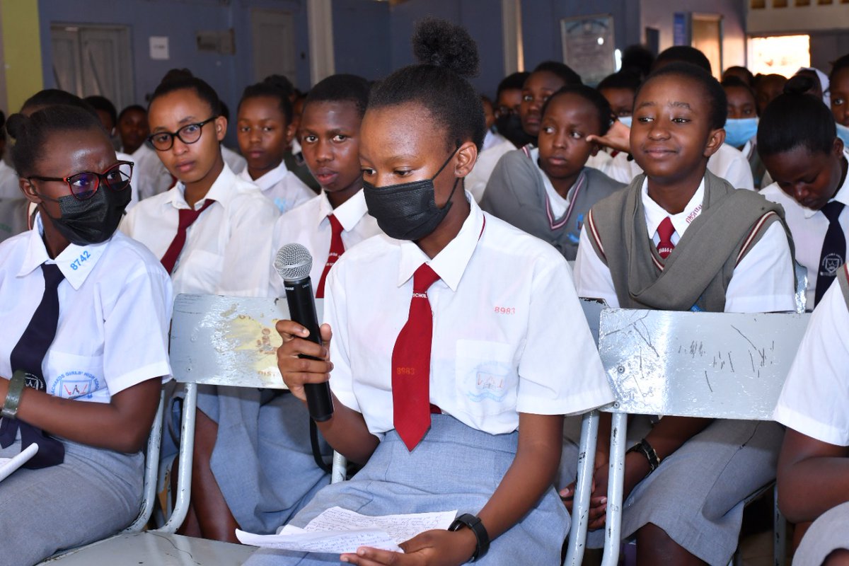 kbcenglish's tweet photo. The future writers and readers from Machakos Girls High School

The Books Cafe' is live📌

Khainga O'Okwemba - @geoffmungai @BettyGatonye @purity_museo 

#BooksCafe

^CG https://t.co/TKaMpuKQyM