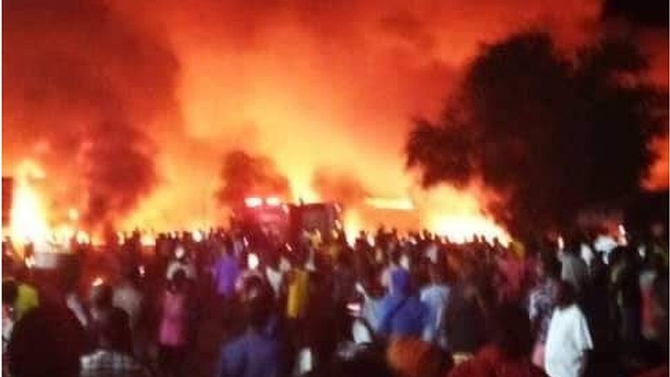 BBCAfrica's tweet photo. A huge explosion happened after an oil truck collided with another vehicle in Sierra Leone's capital, Freetown. At least 84 people have died many of whom were trapped in their vehicles.
More here 👉https://t.co/s6QUewFaMl https://t.co/uZ8Irt70qY