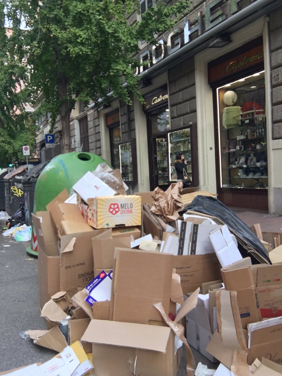 RomanoDeCore's tweet photo. @lorenzabo secondo lei #Castroni a Cola di Rienzo può fare come gli pare? È prevista una raccolta ad hoc per i commercianti? Dobbiamo subire questo schifo quotidiano? #Roma @gualtierieurope @globefaro @CarloCalenda @Sabrinalfonsi @romafaschifo @battaglia_persa @RiprendRoma https://t.co/V4BBKtxBjJ