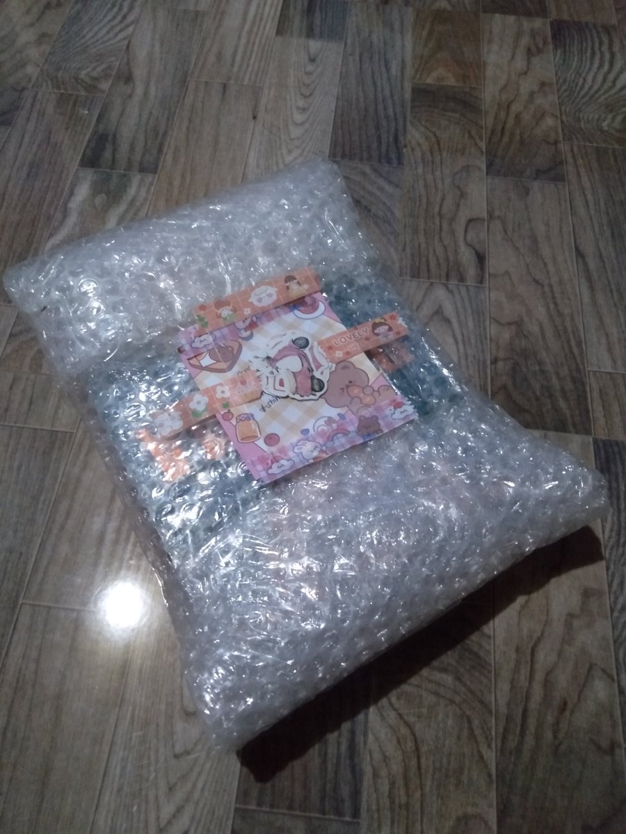 jwon_wins's tweet photo. Dimension: Dilemma is finally hoooome😍🧡 Thank you so much po🥰 @kyoongbh_ @iluvdyo_  ♥️ This is my first enhypen album😍🥰Kinikilig parin ako omg🥰😍  #Ekaproofs #Ekafam https://t.co/b47OkJ8eGf