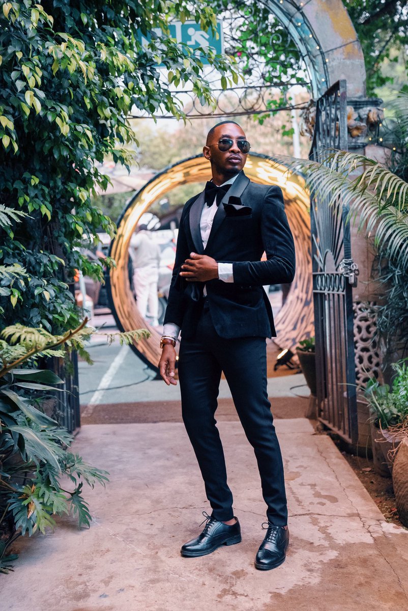 #ChivasAGrade dump. 

Dusted off the waslap and went to play dress up with #chivasVenture @ChivasRegalSA 

Suit + Styling : @LindaniStyling 
💇🏾💇🏾: @TheSowetoBarber 
Grooming + Aesthetics: @NandiAesthetics 
📸: @cedricnzaka