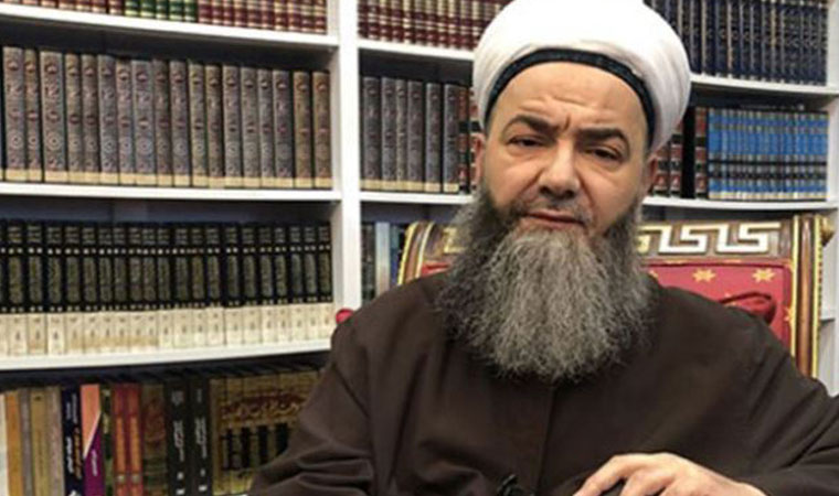 "Cübbeli Ahmet"ten ilginç sözler: Beni satsalar beş para etmem
Kendini bilmek güzel yoksa bunun para hurtum mu mi kesmişler  way way değersiz  cüddbe siz mantar başlı!