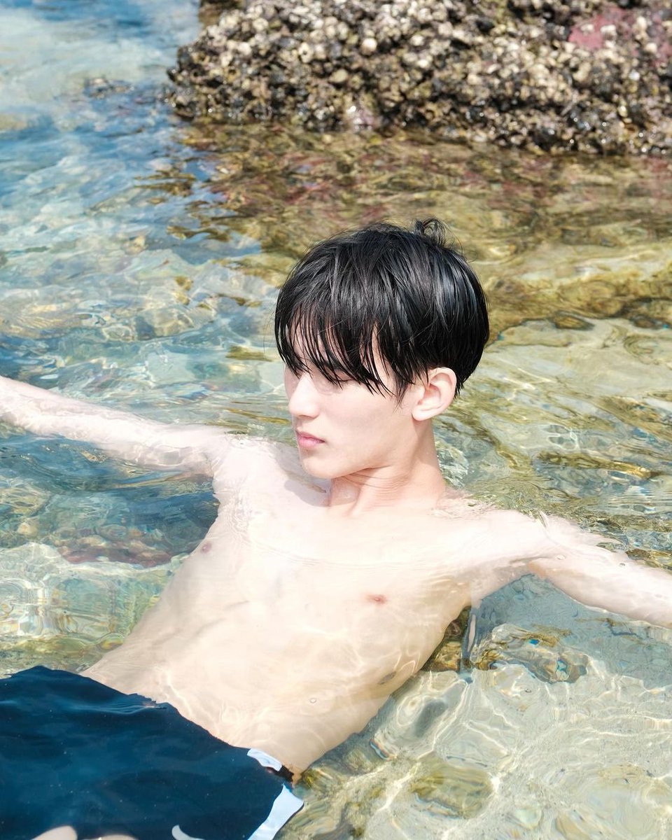 FirstLoveofc_'s tweet image. [06.11.2021] 
IG Post : first_fh

รบกวนชาวเน็ตใส่เสื้อให้เฟริสท์ทีครับ🥲

#First_Chalongrat #FirstLoveIsU
#รักแรกของเฟริสท์