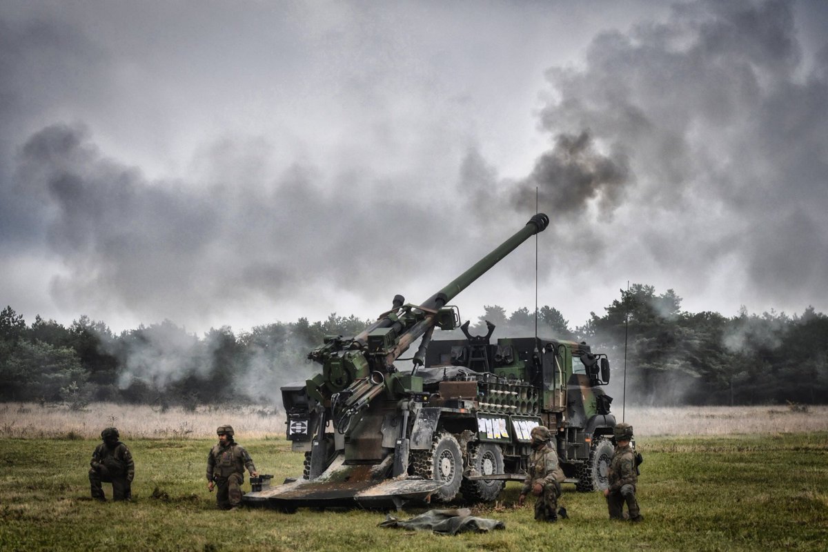 armeedeTerre's tweet image. 🗳 Élisez votre #PhotoDeLaSemaine !

1️⃣ #NosJeunesOps parcours collectif des futurs caporaux du #68RAA
2️⃣ #Aguerrissement combat au corps à corps avec les Diables rouges @152eRI
3️⃣ #MatosTerre tir CAESAR au @40RA_Officiel
4️⃣ #PrépaOps instruction combat ZURB pour le @35emeRI
👇