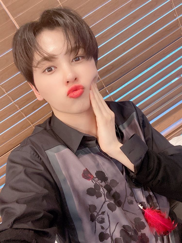 hOOOurly's tweet photo. Happy birthday to our favourite cutie boy Rie !! 
Thank you so much for always being here for us and hope you had a great day 💗💗
#헤헷_리에_오늘_생일이쟈나 #Happy_Rie_Day https://t.co/IsI6lsrlpV