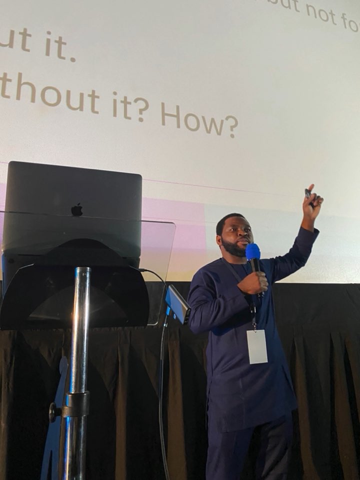 unStackAfrica's tweet photo. Our chief eforiro officer at Eden life @unicodeveloper is here 🔥

Talking about code search on Sourcegraph 😬 https://t.co/RiDGslVsd0