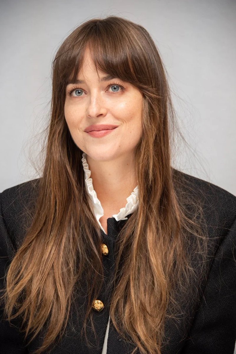 Dakota Johnson defends Johnny Depp, Shia LaBeouf, and Armie Hammer and hates ,,cancel culture