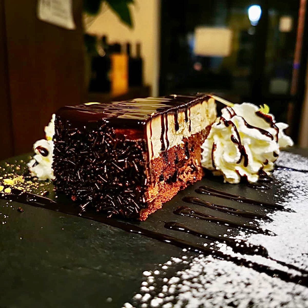 🍰♥️
.
#comoburger #cernobbio #lakecomo #dolci #torta #dessert #dolcichepassione #foodlover