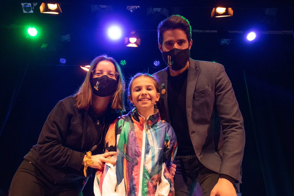 Molta merda avui a la nostra Bruna petitona que s’estrena al Bye Bye Monstre de protagonista! @marpuig02 <a href="/dagolldagom/">Dagoll Dagom</a> #teatremusical