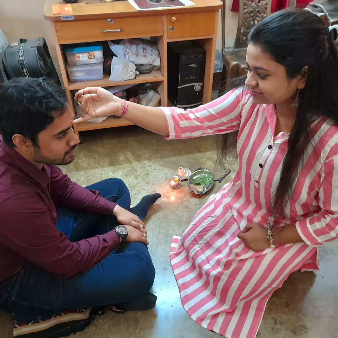 DebaratiSen3's tweet photo. Happy bhai dooj 😍 https://t.co/ntqpwvJdkD