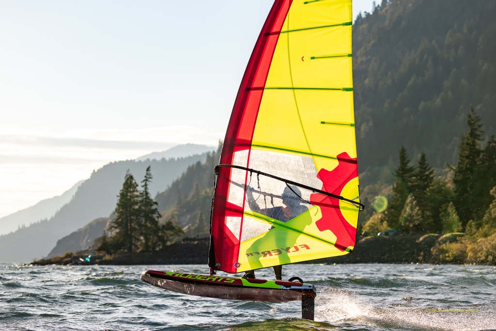 Sailworks's tweet photo. Bruce Peterson out riding on a perfect fall day.
Gear: @sailworks_sails Flyer FR 7.0, @sabfoil 107 with 800 front wing and @roberts_composites Foil GT custom carbon windfoil board.
Photo by Bob Stawicki
#sailworks #windfoil #windfoiling #columbiarivergorge #scenic https://t.co/rIwYoS0Vsb