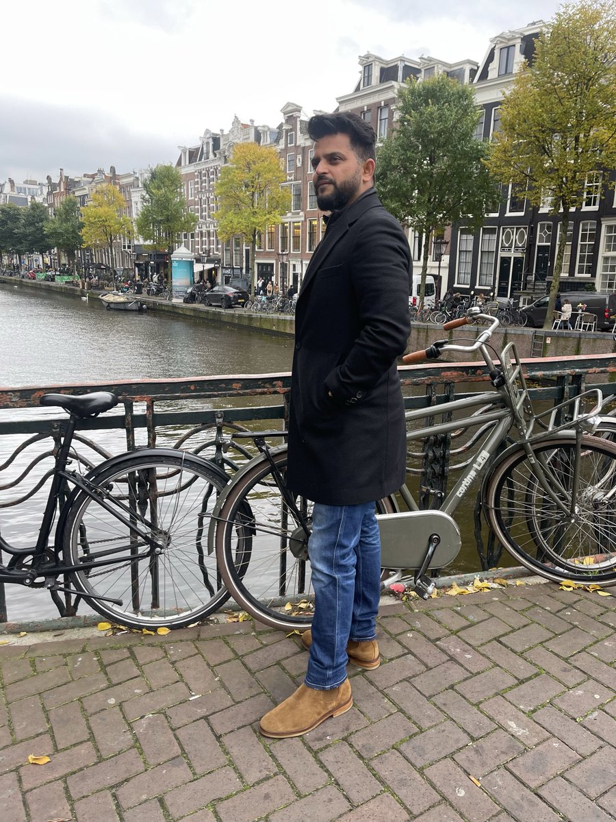 ImRaina's tweet photo. Browsing through the city in blissful autumn 🍂 #autumn #amsterdam #blessed https://t.co/Cr5XrTm1TN