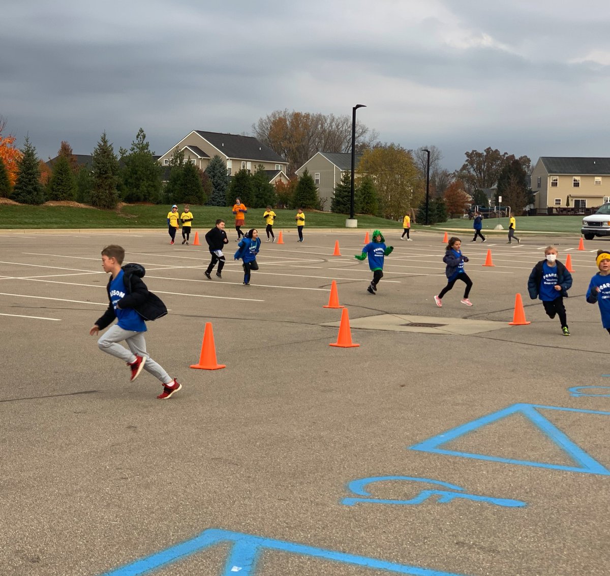 ms_sexton_'s tweet photo. Fun Run 💙🧡 https://t.co/g4OZ1WsaQx