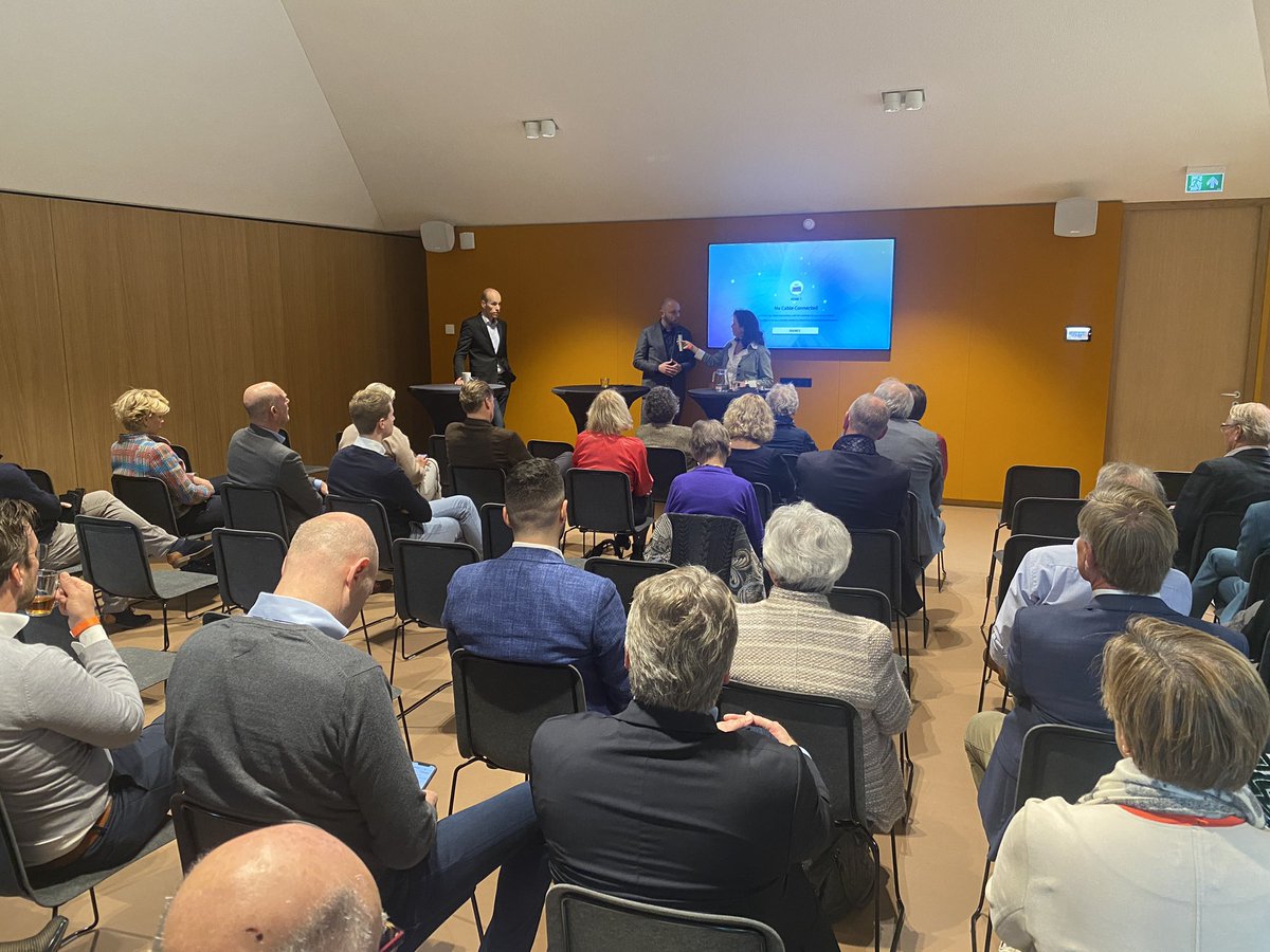 Onze kamerleden <a href="/danielkoerhuis/">Daniel Koerhuis 🇳🇱</a>, <a href="/pedegro/">Peter de Groot</a> en <a href="/ThomvCampen/">Thom van Campen</a> aan het woord tijdens de Regio Oost dag in <a href="/HogeVeluwe/">NP De Hoge Veluwe</a> #VVDRO