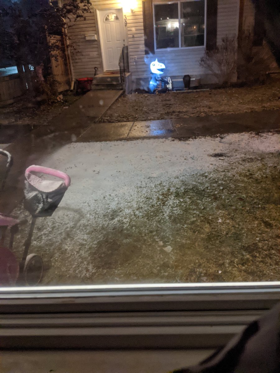 Neville73C's tweet photo. When they tell you above normal snowfall for this year, but you end up with this ๐คฆ#cheapstuff #ymmfristsnowfall @HouckisPokisewx @Brad_In_YYC @AnthonyFarnell @KyleTWN @joshclassenCTV @Newfiestud_79 ๐คฃ https://t.co/HC6GqzqWps