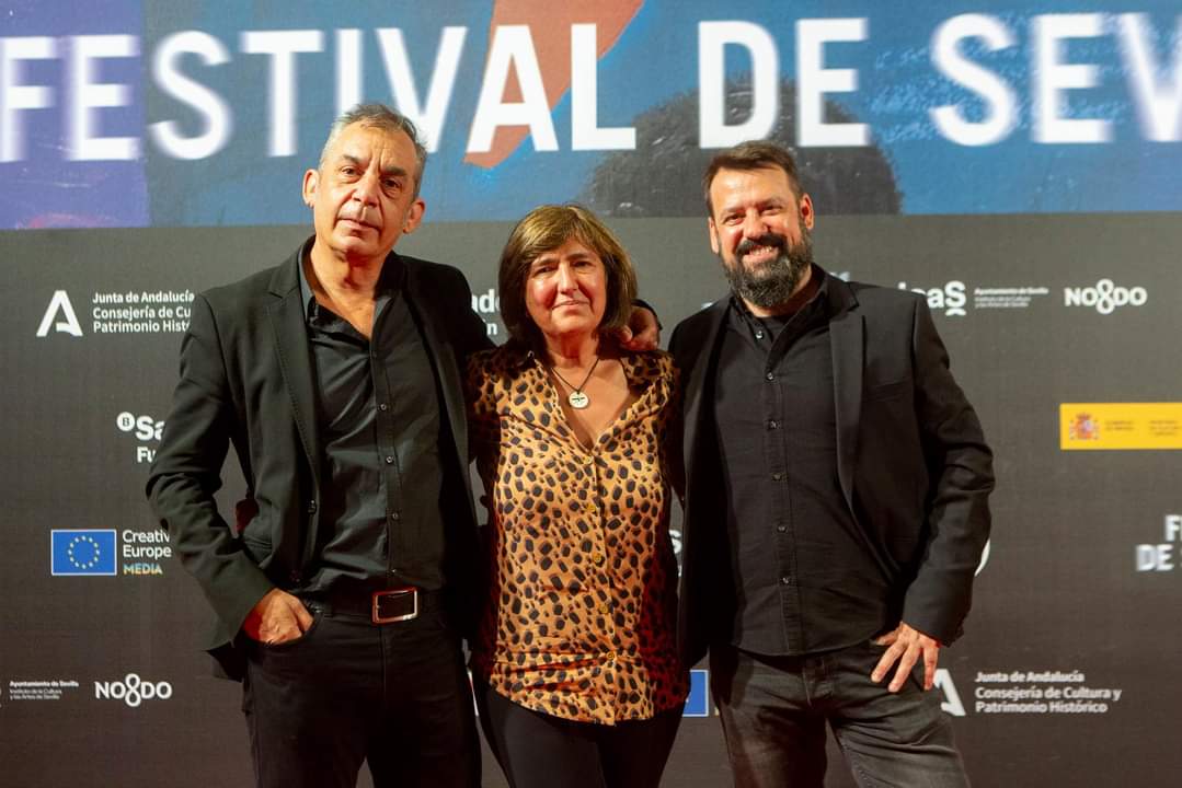 ProSingulares's tweet photo. Ayer asistimos a la gala de inauguración del @festivalsevilla en el teatro Lope de Vega con mucha ilusión.
Ya va quedando menos para el estreno de "Pico Reja".
¡Os esperamos el día 9 de noviembre!
#festivalsevilla #produccionessingulares https://t.co/A0FcmMYB8H