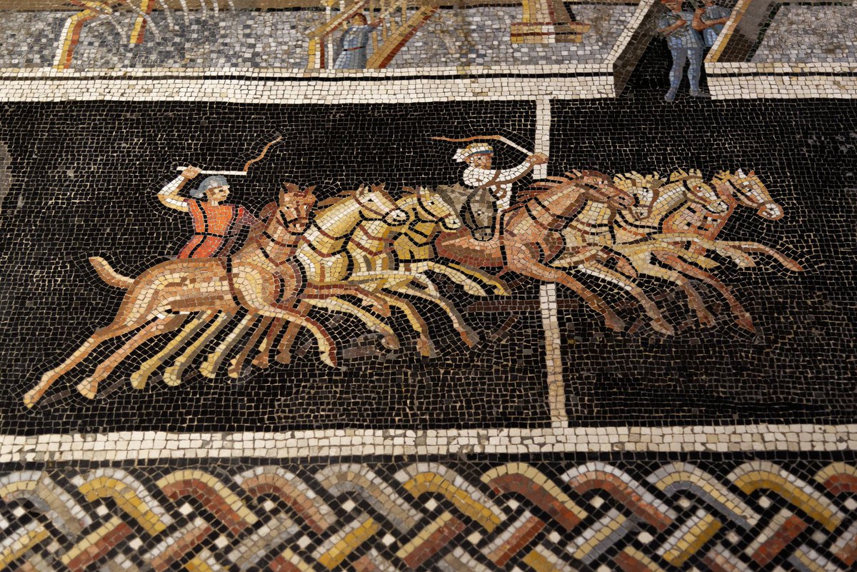 fredericlecut's tweet photo. Arrete ton char #benhur ! Les rouges et les blancs se tirent la bourre sur l'arene du cirque de Lugdunum.
#galloromain #lugdunum #romanmosaic #mosaiqueromaine #coursedechar #jeuducirque #cirque #circus https://t.co/5csEkEszmj