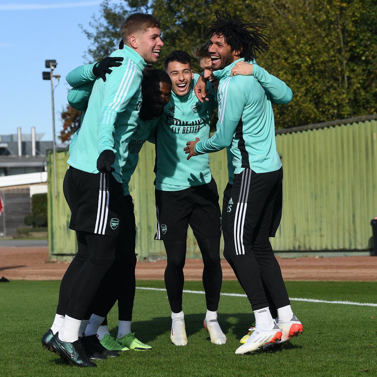 Arsenal's tweet photo. 😄 Weekend vibes https://t.co/kH8IY5QAdG
