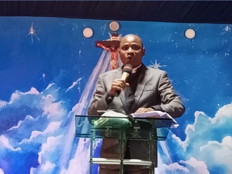 IGNewman's tweet image. I prophesy over 200 people before you leave here the result will be 4-0 over the enemy.
Ministering:Fr Emmanuel Nwachukwu 
#EvangIGNewman 
#GodCannotLie
#MountaintopPrayer 
#2021InternationalConference
#2021AngelicAnnouncement