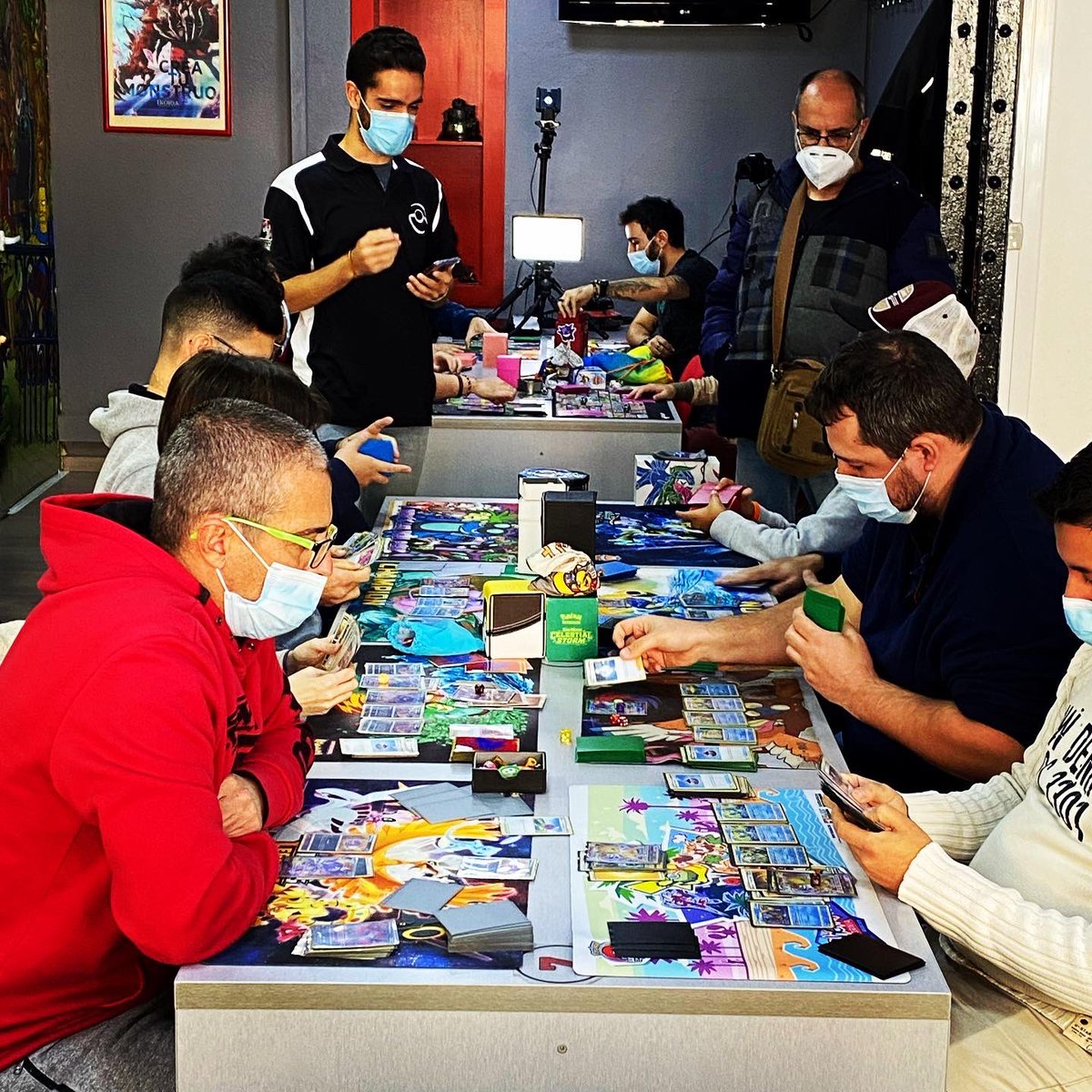 inGenioBCN's tweet image. Estemos jugando el IPS Silver Clash de Pokemon. Mucha energía, color y diversión en cada emparejamiento. ¿Quien será el mejor entrenador? 😼 #pokemon #silverclash #pokemonevent #ingeniobcngames