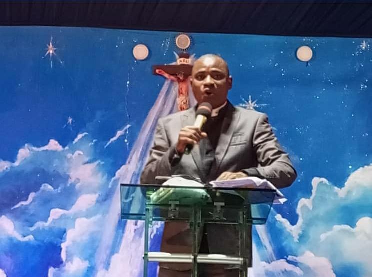 IGNewman's tweet image. I prophesy on this Mountain God is your referee. 
Ministering:Fr Emmanuel Nwachukwu 
#EvangIGNewman 
#GodCannotLie
#MountaintopPrayer 
#2021InternationalConference
#2021AngelicAnnouncement