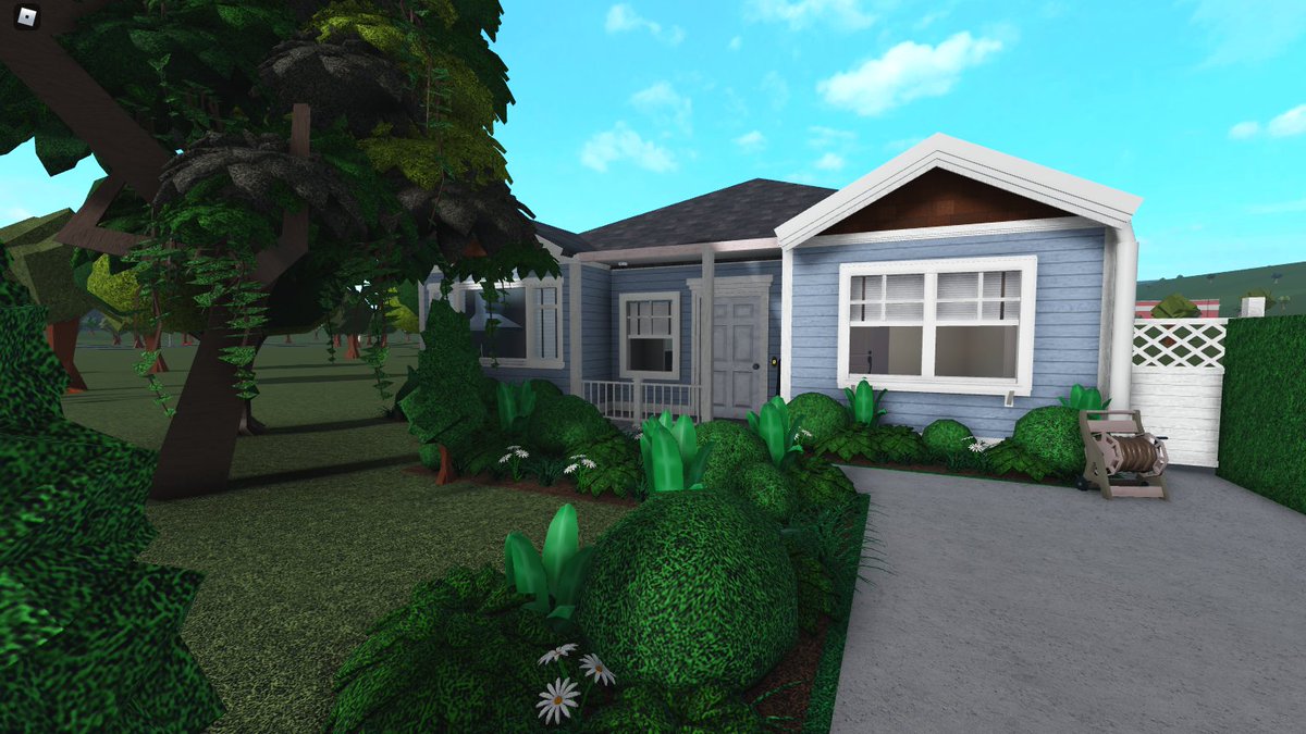 RobinBuildss's tweet photo. Yea uh, Home i guess lol

@RBX_Coeptus @FroggyHopz_RBLX @Roblox #bloxburgbuilds #bloxburg #bloxburgbuild https://t.co/hI28Zww2oP