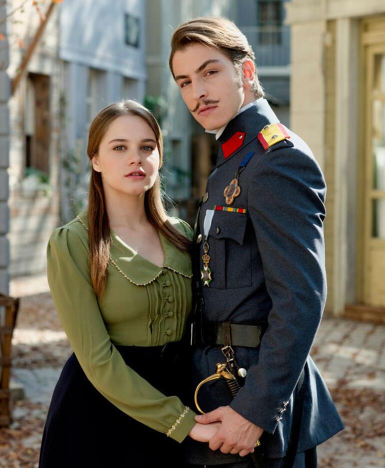 Çokça özlem içerir 🥺
Vatanım Sensin dizisinin sevilen çifti Hilal &amp; Leon 🤍

#MirayDaner &amp; #BoranKuzum gayet başarılı bir performans sergilemişti bu dizide.