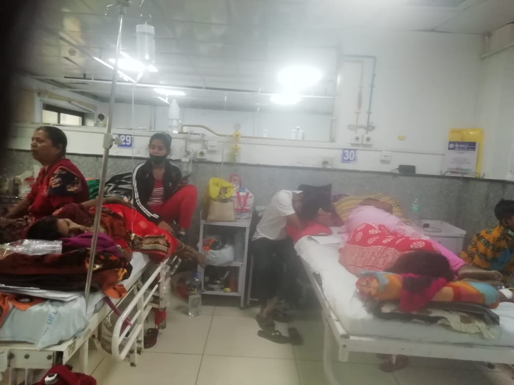 cswdelhi's tweet photo. Besides the @ArvindKejriwal govt repeatedly failing in containing dengue-malaria cases every year, Mrs. Preeti Goel &amp; others are forced to bear the brunt of @AamAadmiParty pathetic Health Infra with multiple patients on single bed,risking both remedy &amp;existing health conditions! https://t.co/0n1NO3CJ6X