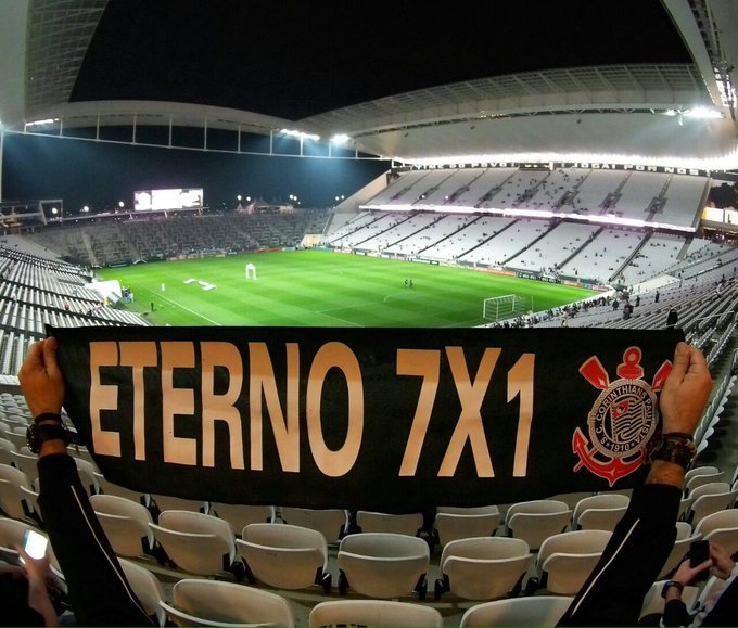 Corinthians's tweet photo. 16 anos do eterno 7️⃣ x 1️⃣

Foi em uma tarde mágica de domingo, dia 6 de novembro de 2005, que o Corinthians aplicou uma das mais inesquecíveis goleadas de sua história contra o Santos.

Quem aí lembra os autores dos gols, Fiel? 🤔

#Eterno7a1
#VaiCorinthians https://t.co/Z36ueM5ZJm