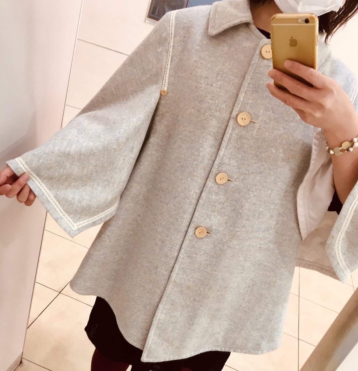 MarAugust15's tweet photo. 春に「半・分解展」という展示を観に行って感動してクリノリンヴィジットが作りたい！と、衣服標本家の長谷川彰良先生の教室に通い完成しました☺️
ヴィクトリア時代に流行ったクリノリンスタイルの上に合わせる羽織りです。袖が背中から付いています。きゃわ…😍 https://t.co/n3NcNIIZP5