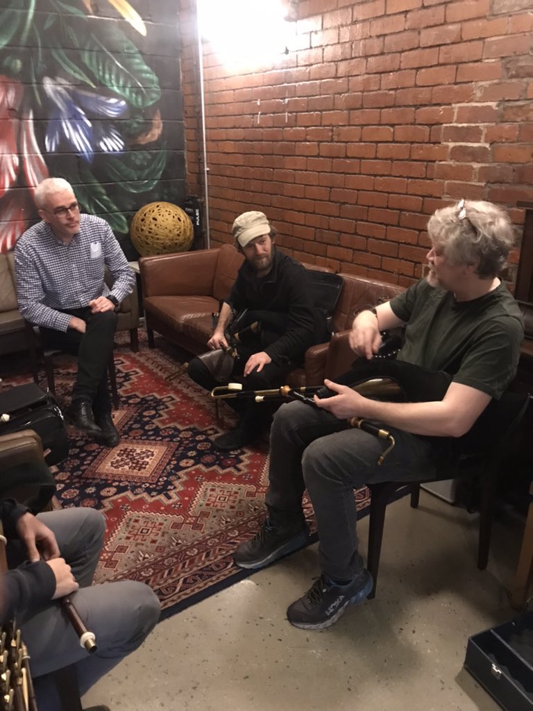 Pipe fettlin with David Lim <a href="/Napiobairi/">Na Píobairí Uilleann</a> #IUPD #manchester